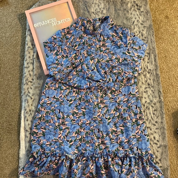 NWT Adorable Boohoo flowy dress!! - Picture 2 of 5